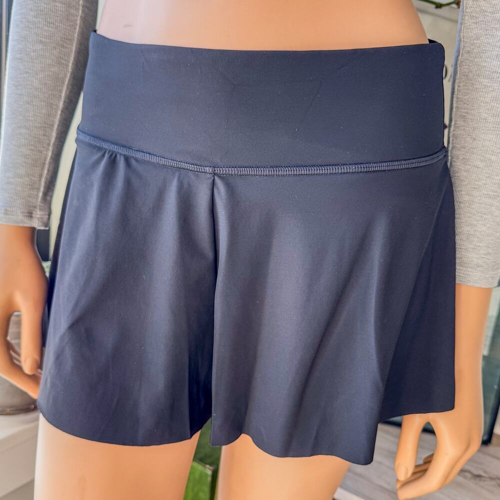 Athleta, Black Flirty Shorts w/ 2” Inseam & Lining,
Women's XS, Activewear - Picture 3 of 8